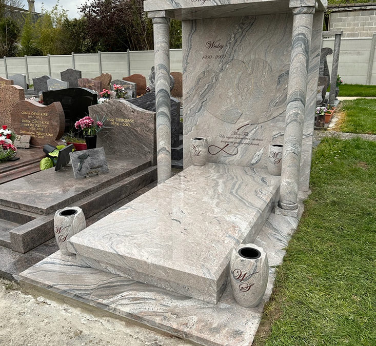 Plaque funéraire : pourquoi une pierre tombale personnalisée ?